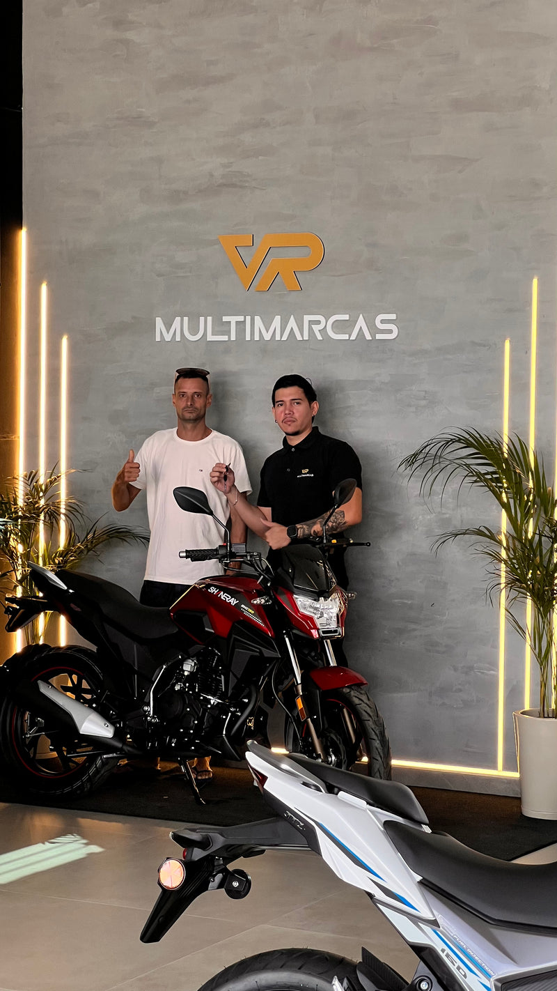 Clientes realizando o sonho da moto própria.